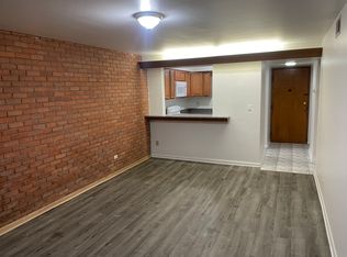 2400 Dewes St #B1, Glenview, IL 60025
