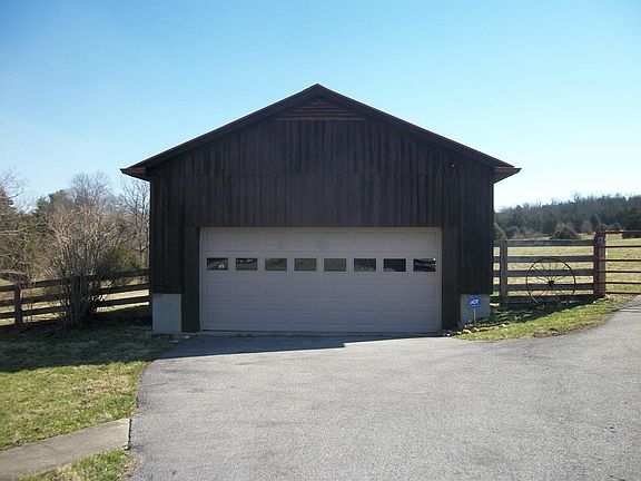 3rd image of 1165 Corman Ln