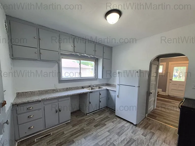 310 N Frederick Ave — Photo 6