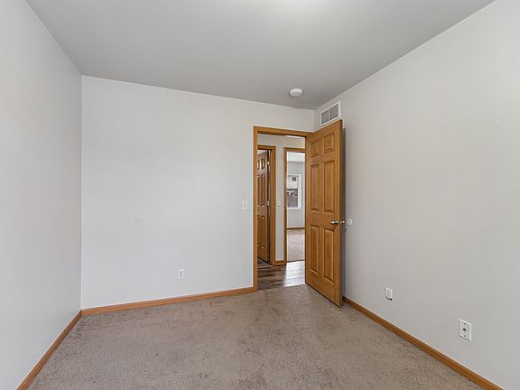 3rd image of 16137 Cottonwood St