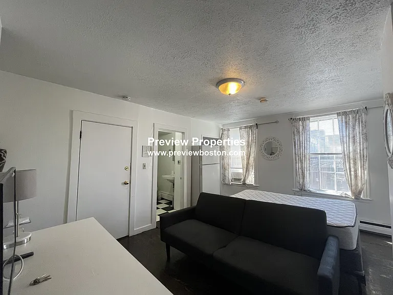 Anderson St — Photo 2
