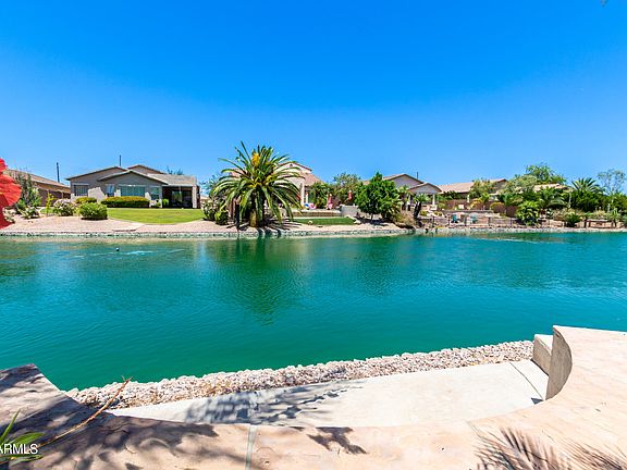 4th image of 722 E TORREY PINES Place