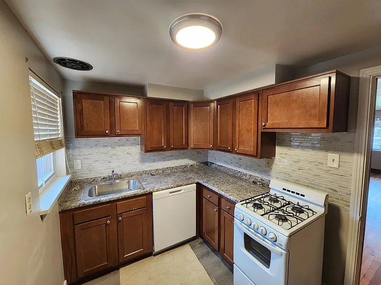 1439 Lincoln Way #D — Photo 5