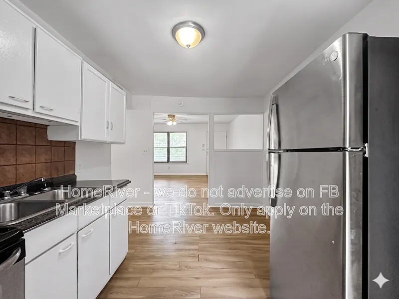 2 bed, 1.0 bath, 900 sqft, $1,150 — Photo 2