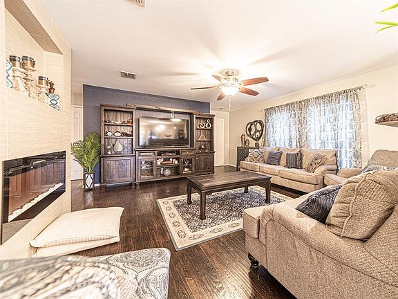 3rd image of 1446 Whitewater Dr