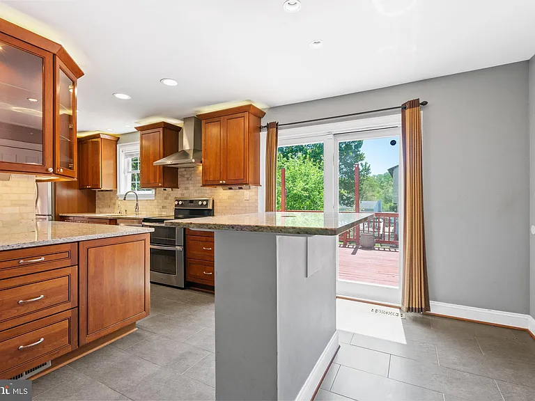13604 Wisteria Dr — Photo 6