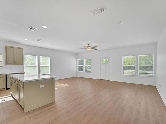 3rd image of 904 Bora Bora St