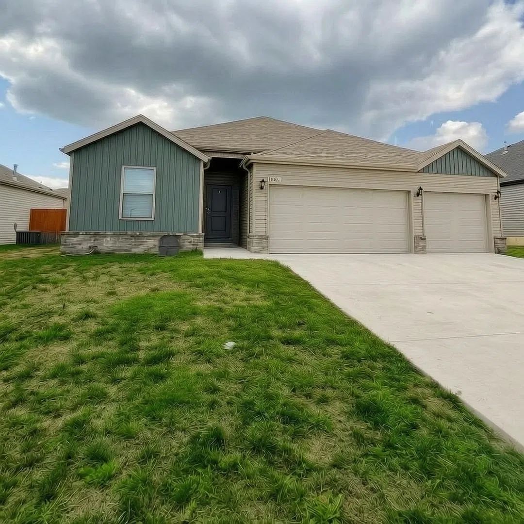 4 Bedroom, 2 Bath, 3 Car Garage - Republic Mo. — Photo 1