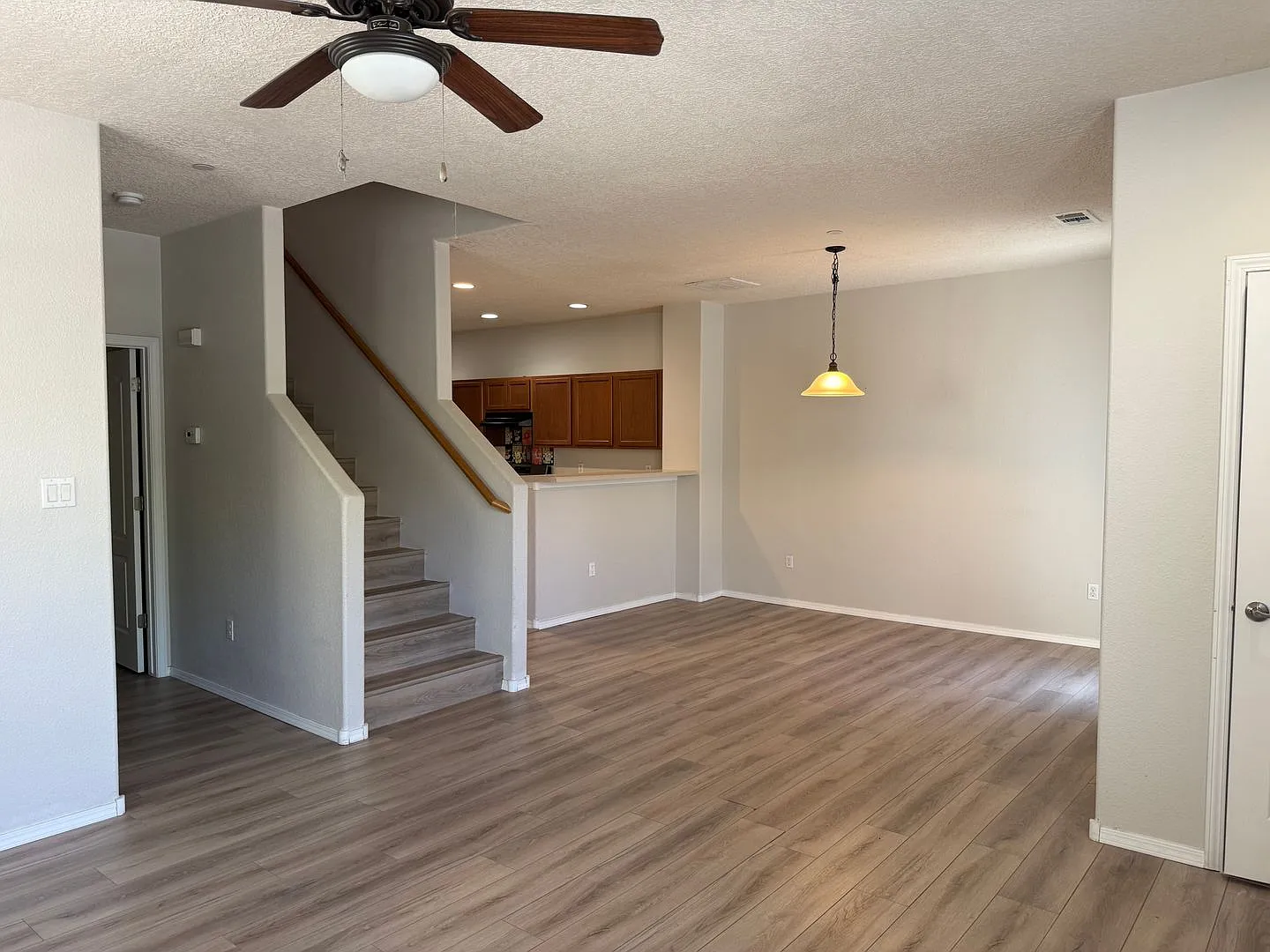 NE 3/Bd 3/Ba 2story 2/CG TH Gated Community — Photo 4