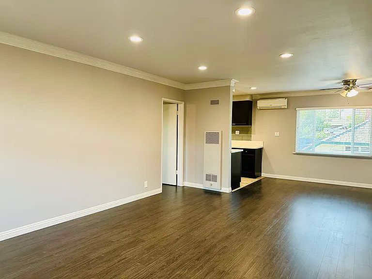 29 N Hidalgo Ave #E — Photo 2