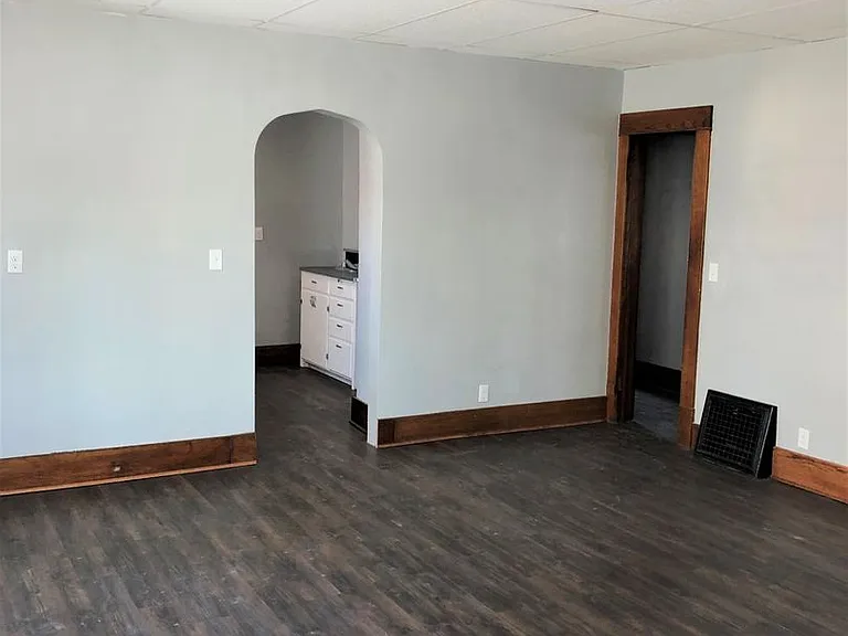 704 Koenigstein Ave — Photo 5