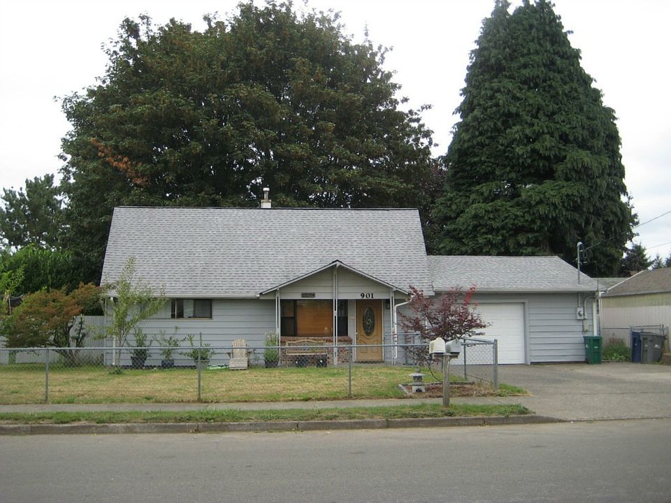 1st image of 901 17th St NE