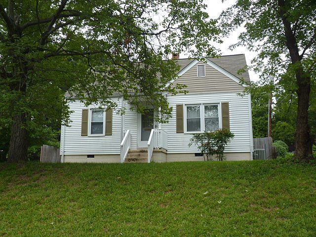 1st image of 904 W Bessemer Ave