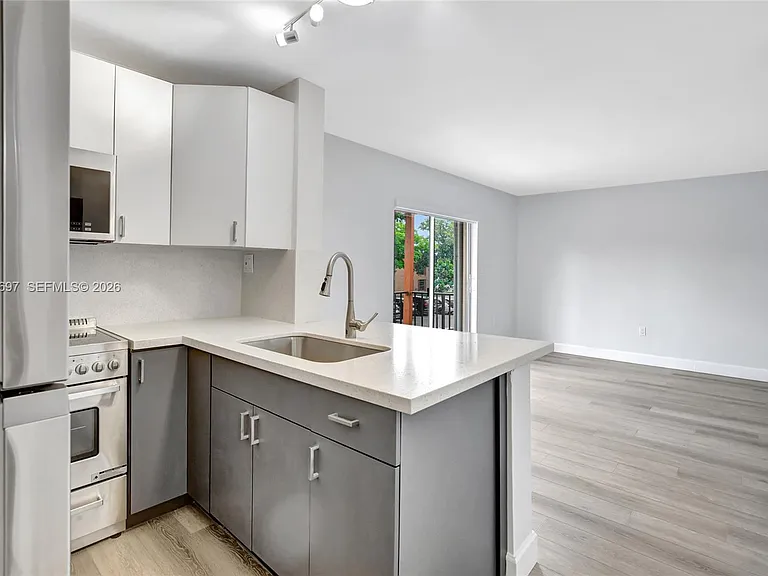 7241 Miami Lakes Dr #D14 — Photo 10