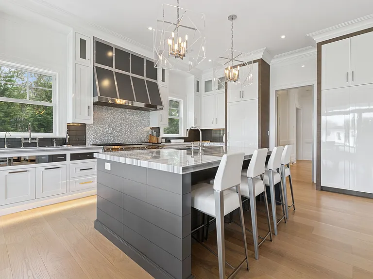 210 Bluff Rd — Photo 17
