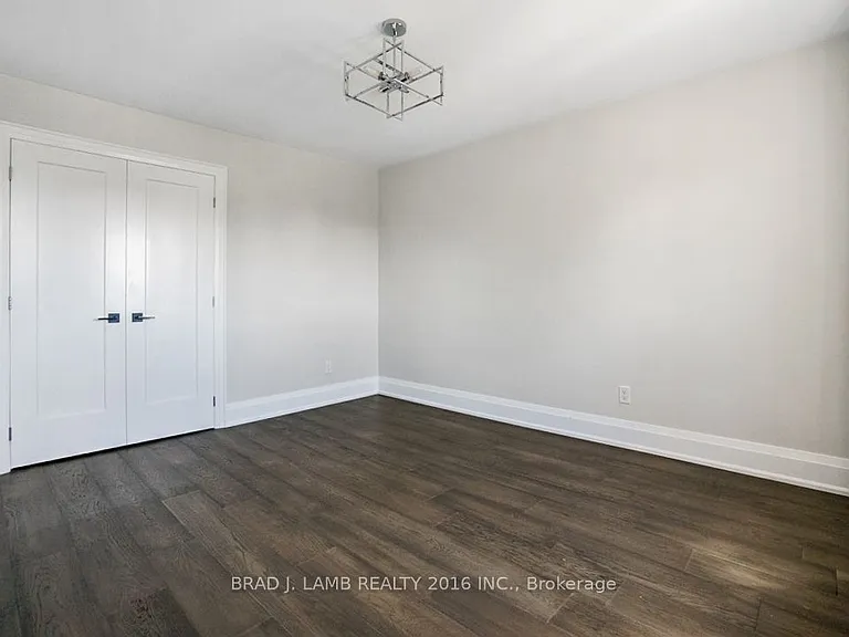 62 Royal Garden Blvd — Photo 20