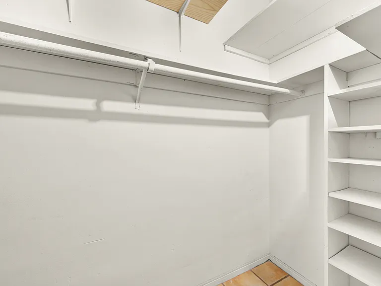 134 Salamanca Aveapt 9 #B — Photo 5