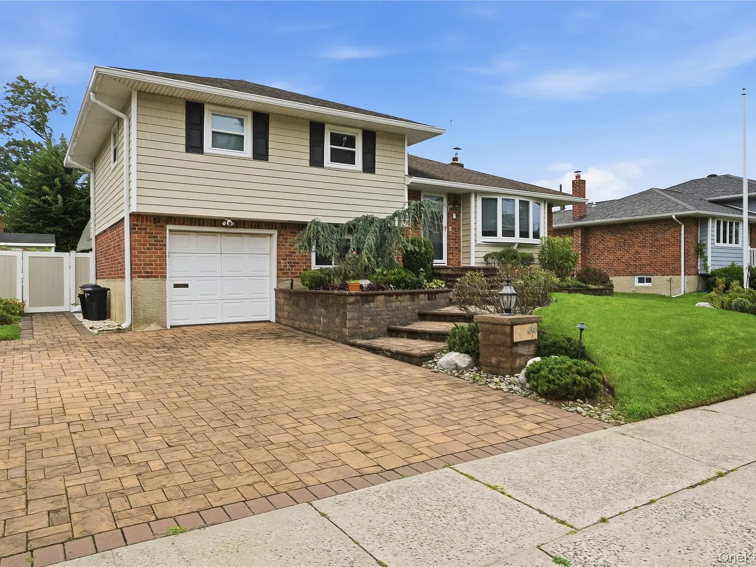 3 bed, 1.5 bath, 1356 sqft, $5,200 — Photo 2