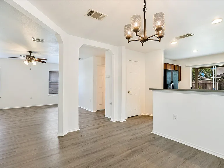 1628 Poppy Seed Ln — Photo 3