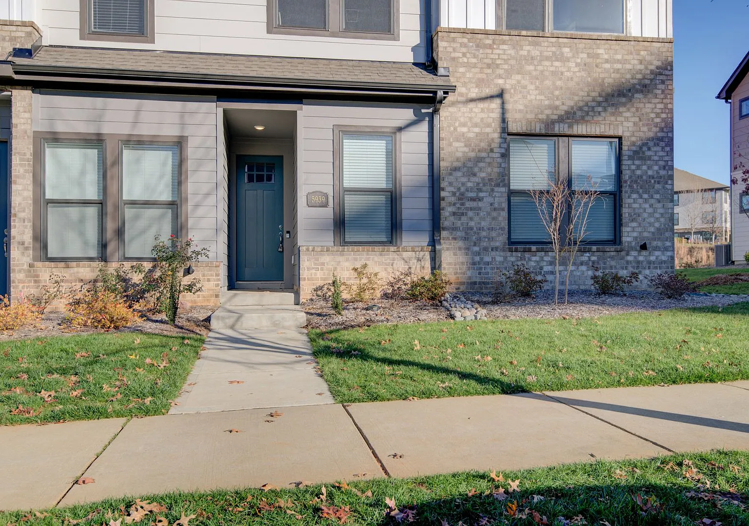 Modern Elegance in Waverly: 4 Bed, 3.5 Bath End Unit Townhome with High-End Finishes and Ideal Ci... — Photo 1