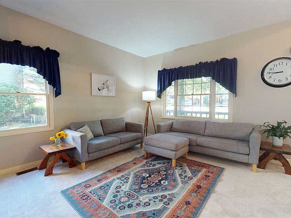 5th image of 4536 Bur Oak Ln