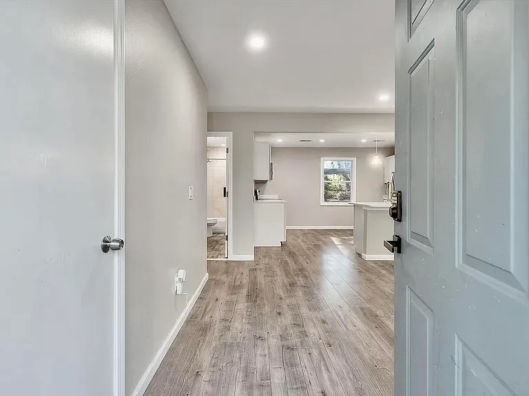 960 Savage Rd — Photo 1