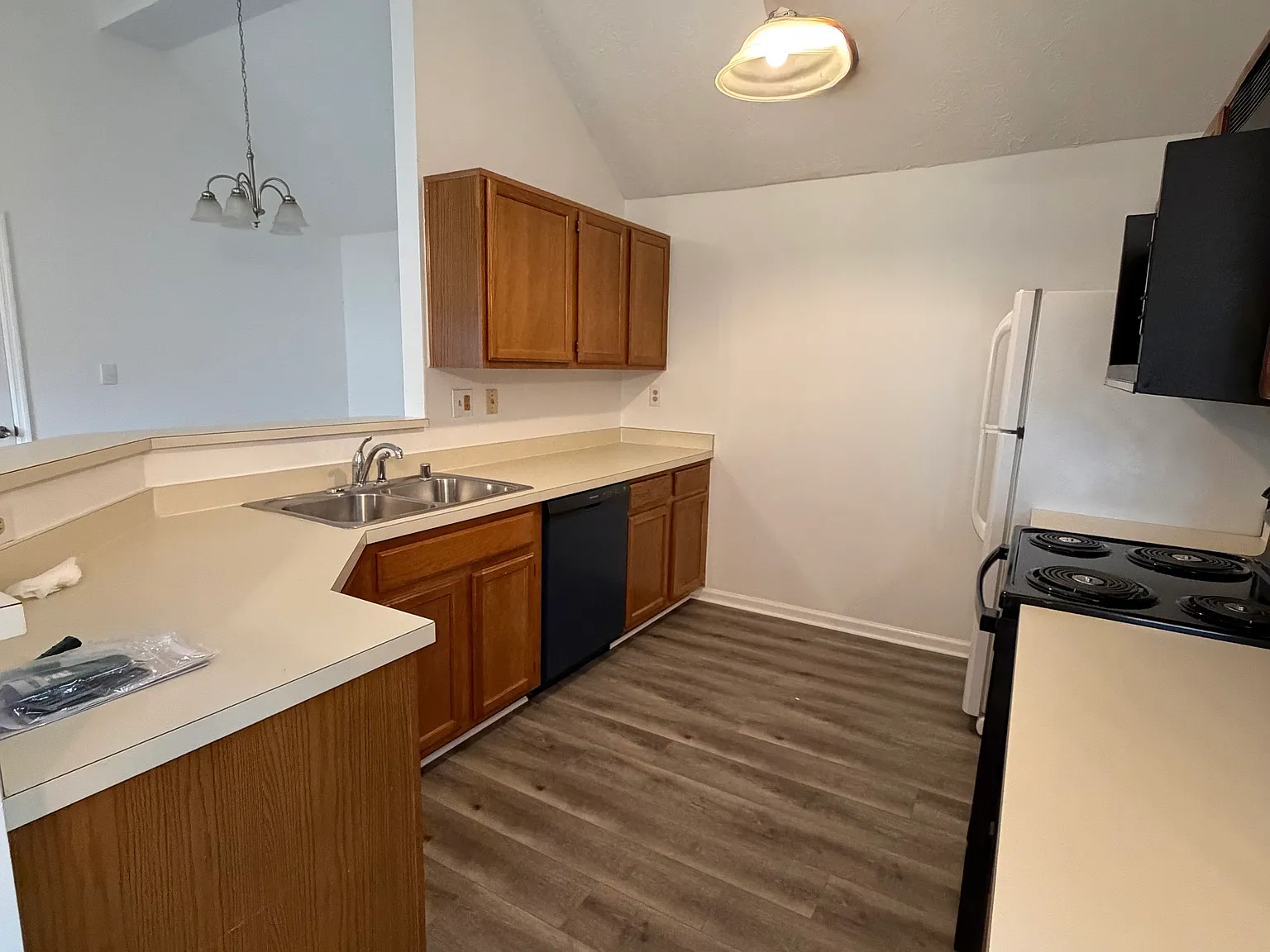 2 bed, 1250 sqft, $1,700 — Photo 4