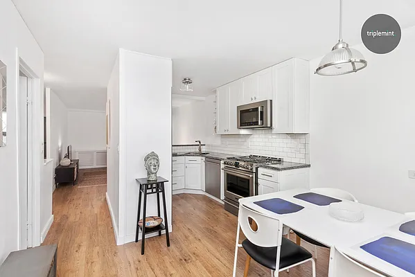 Sold by Triplemint | media 2