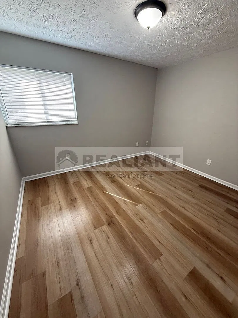 2 bed, 1.0 bath, 900 sqft, $950 — Photo 2