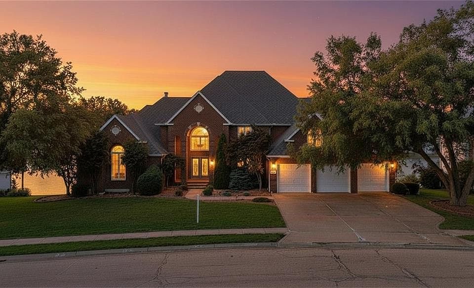 1st image of 1227 Pembrooke Dr