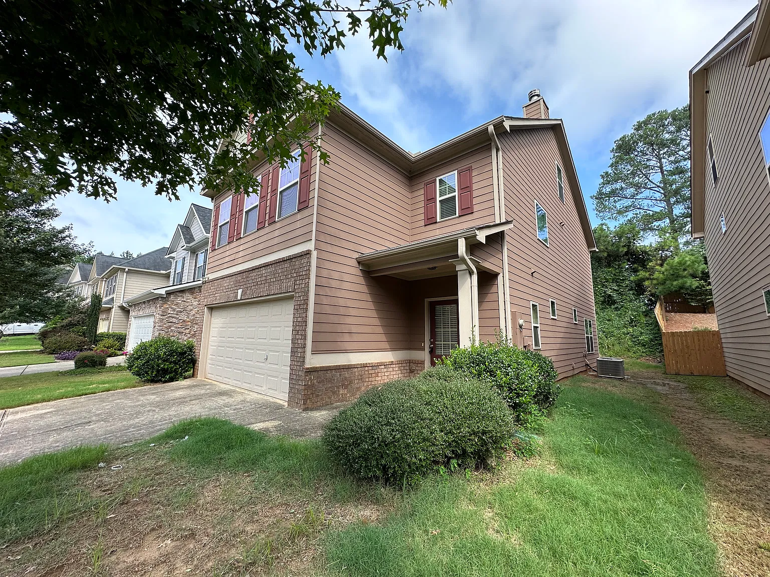 4 bed, 3.5 bath, 2160 sqft, $2,400 — Photo 3