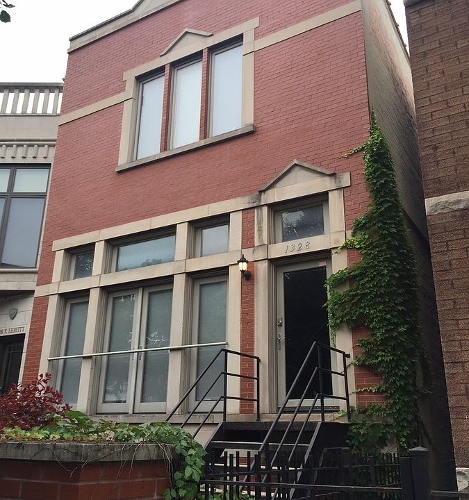1st image of 1328 N Leavitt St