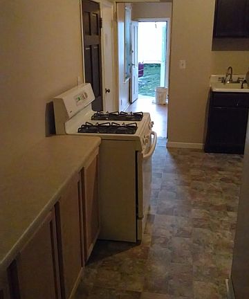 4th image of 703 Bedford St #2