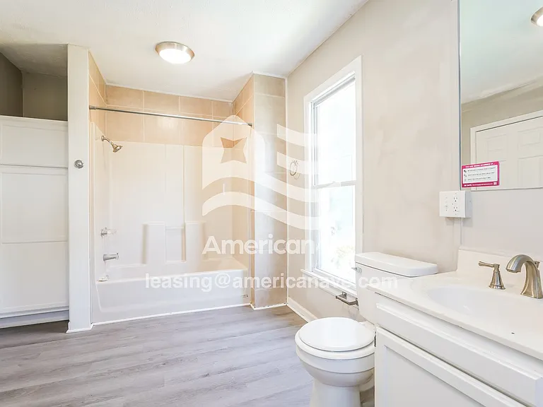 1039939_009_main_bathroom_13818075.jpg