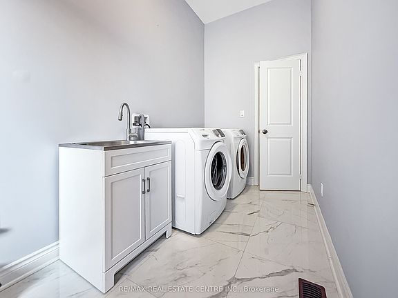 4th image of 33 Stonegate Ave