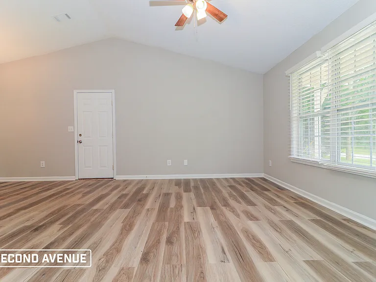 905 Woodwind Dr — Photo 3