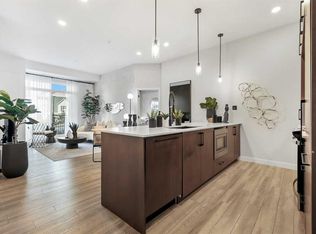 255 W Les Jardins Park SE #103, Calgary, AB T2C5W9