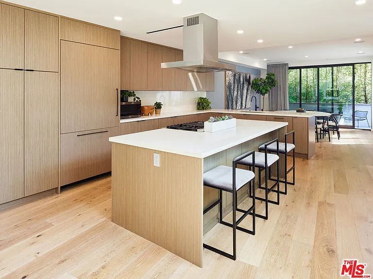 330 Rennie Ave #1 — Photo 8