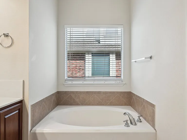 1280 Seymour Dr — Photo 24