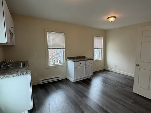 11 Exchange Ct APT 2, Waltham, MA 02451