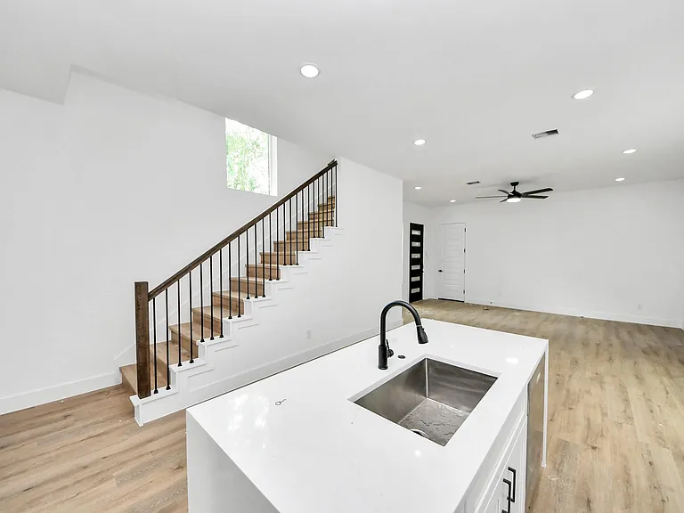 8313 Venus St — Photo 12
