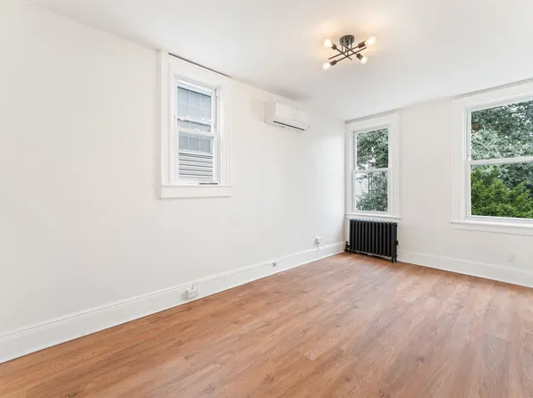 114 Oak Street image 28 of 41