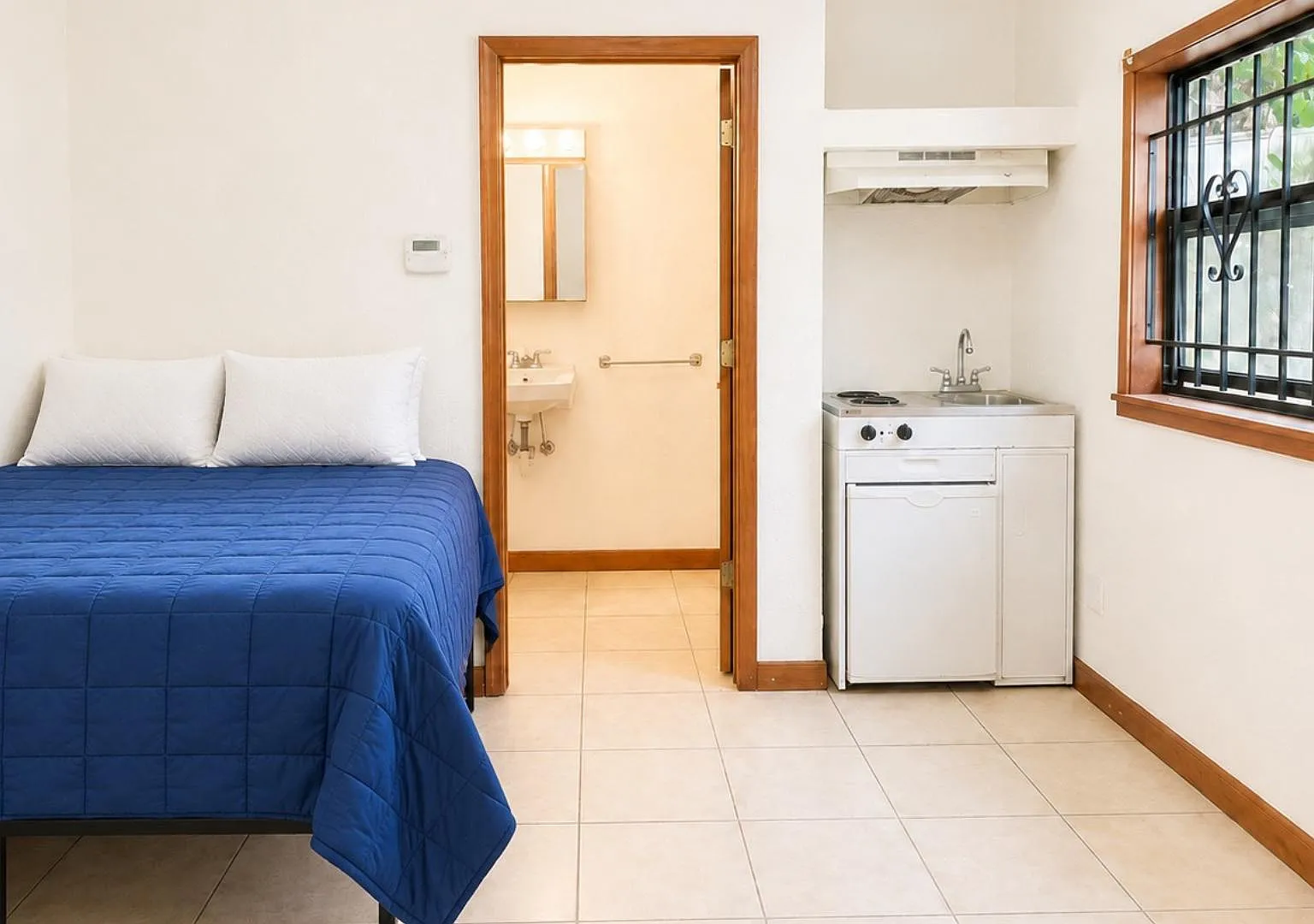 1 bed, 1.0 bath, 260 sqft, $910 — Photo 1