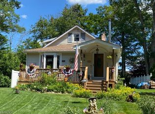14 Bayonne Dr, Hewitt, NJ 07421