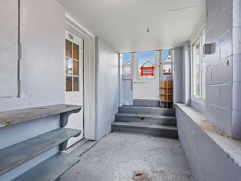 214 Campbell St — Photo 22