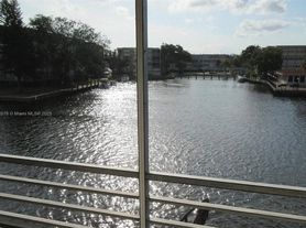 2775 Taft St, Hollywood, FL