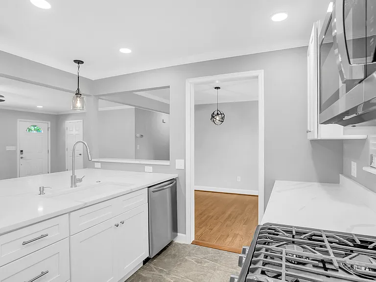 4 Bradley Blvd — Photo 10