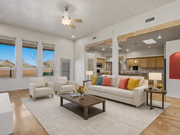 500 Laguna Seca Ln NW, Albuquerque, NM 87104