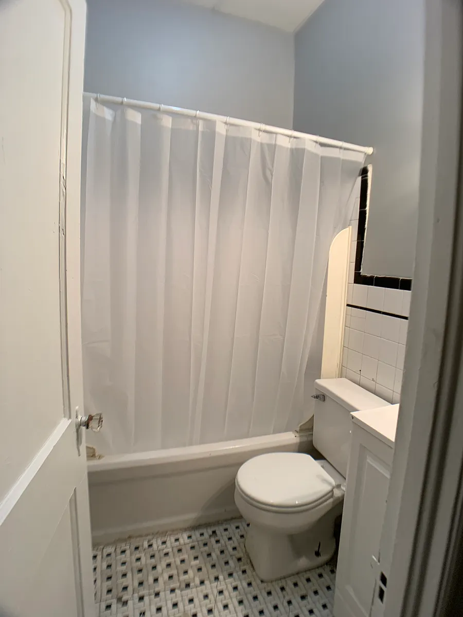Building Photo - 405 S 40th St #2F