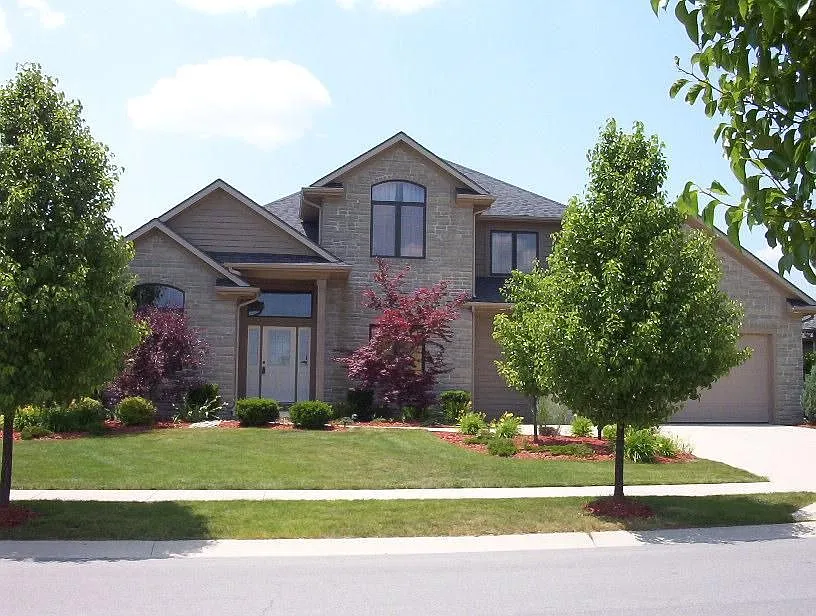 310 Laurelwood Ln photo 1